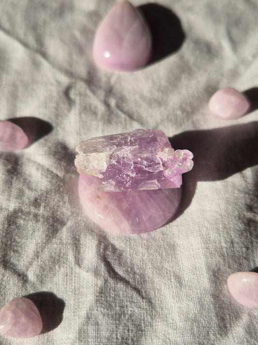 Kunzite, Rose and the Pisces Full Moon