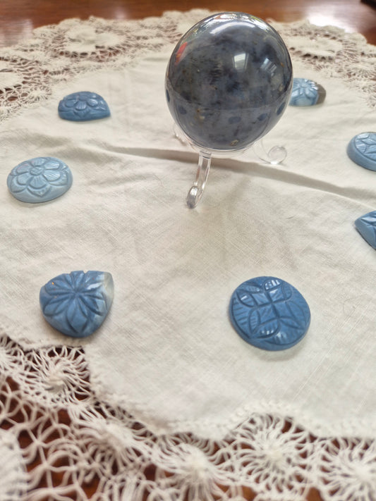 ONLINE WOMEN'S CRYSTAL CIRCLE
You don't have to be able to get to me in person to be part of the circle.